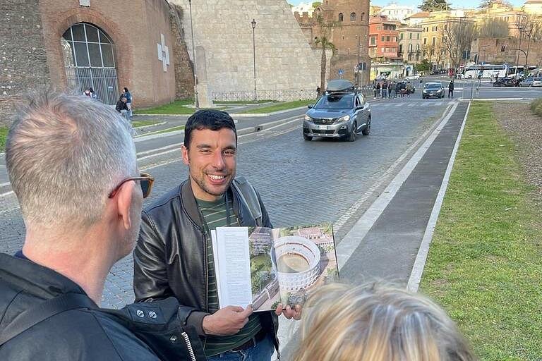 Francesco explaining the Colosseum during a guided Vespa tour in Rome